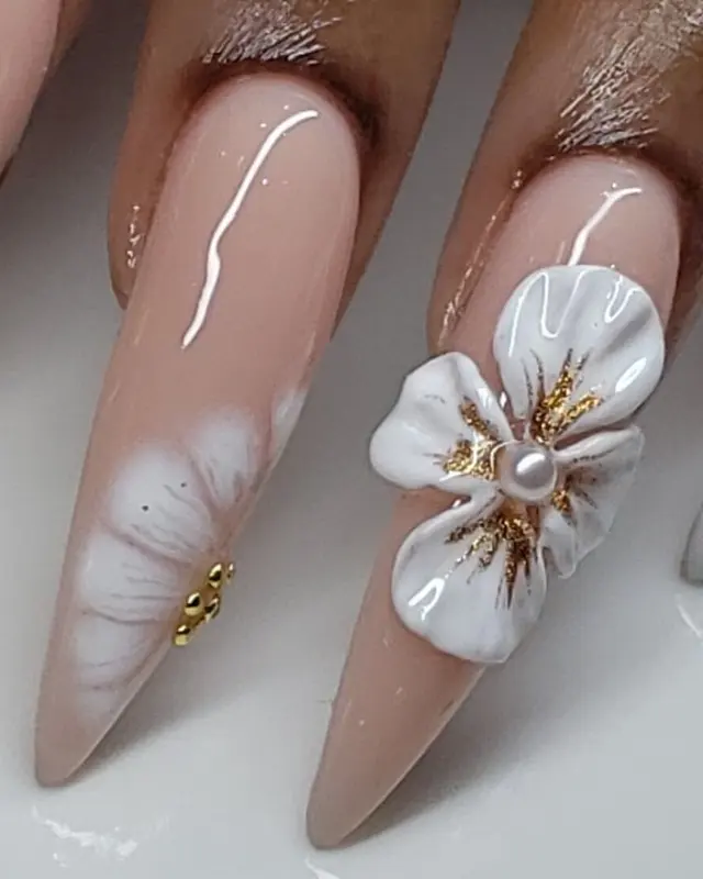 Nude stiletto set with hand-painted white flower and gold lines